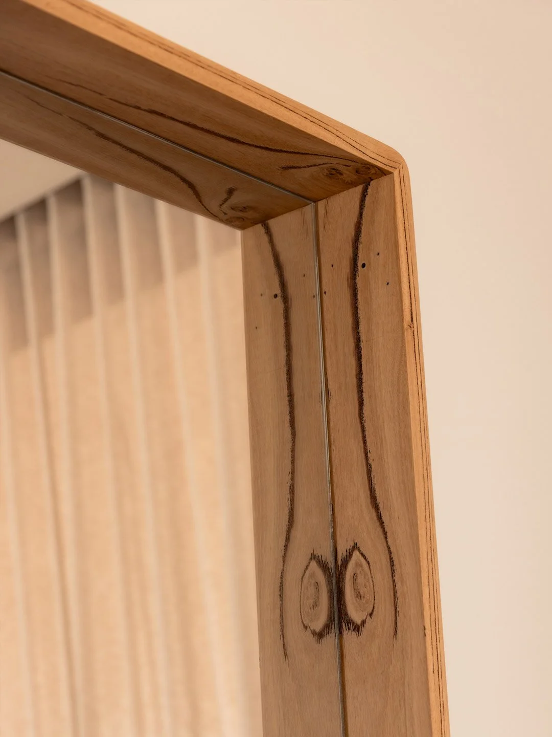 australian-recycled-timber-drift-mirror-corner-detail-04.jpg