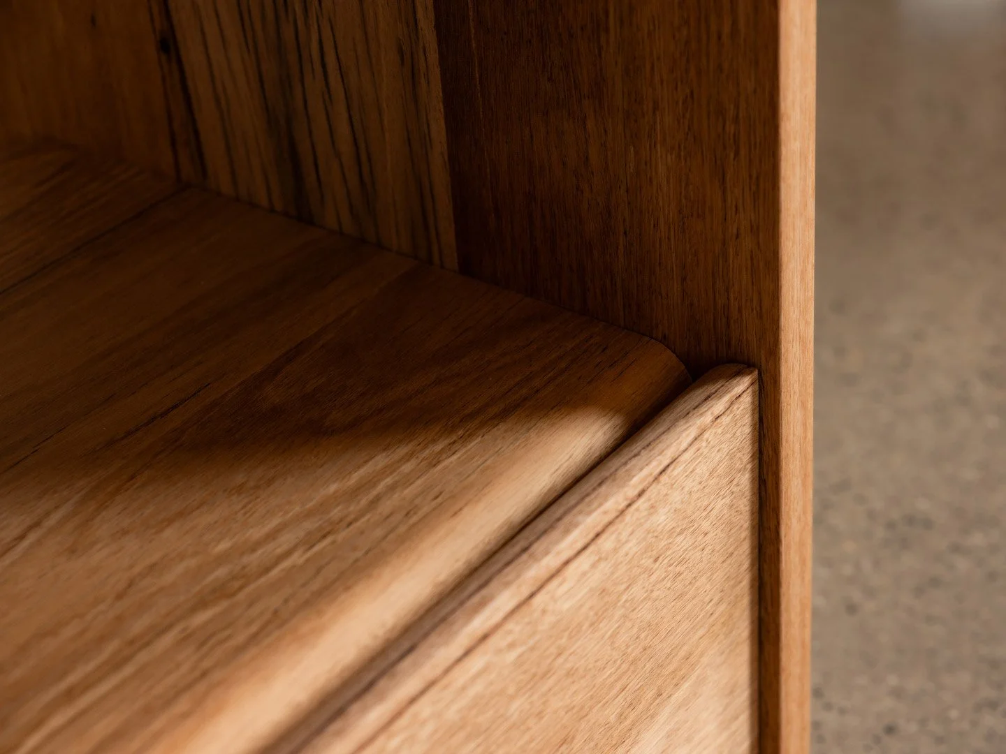reclaimed-wood-leo-record-player-station-detail-06.jpg