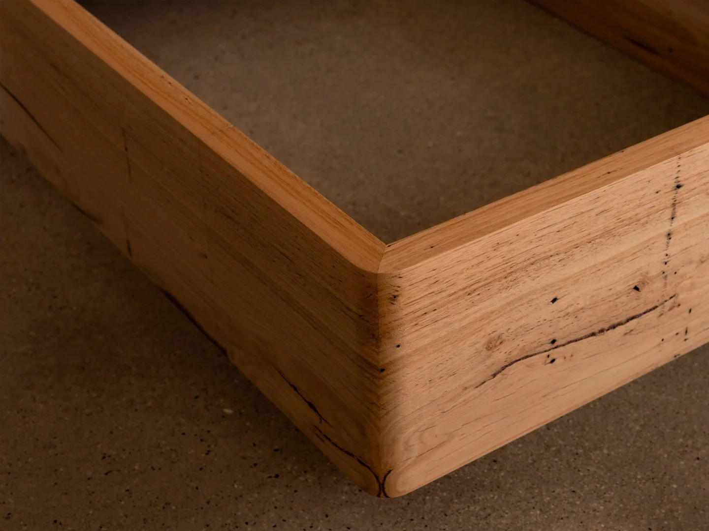 australian-reclaimed-wood-arc-bed-corner-05.jpg