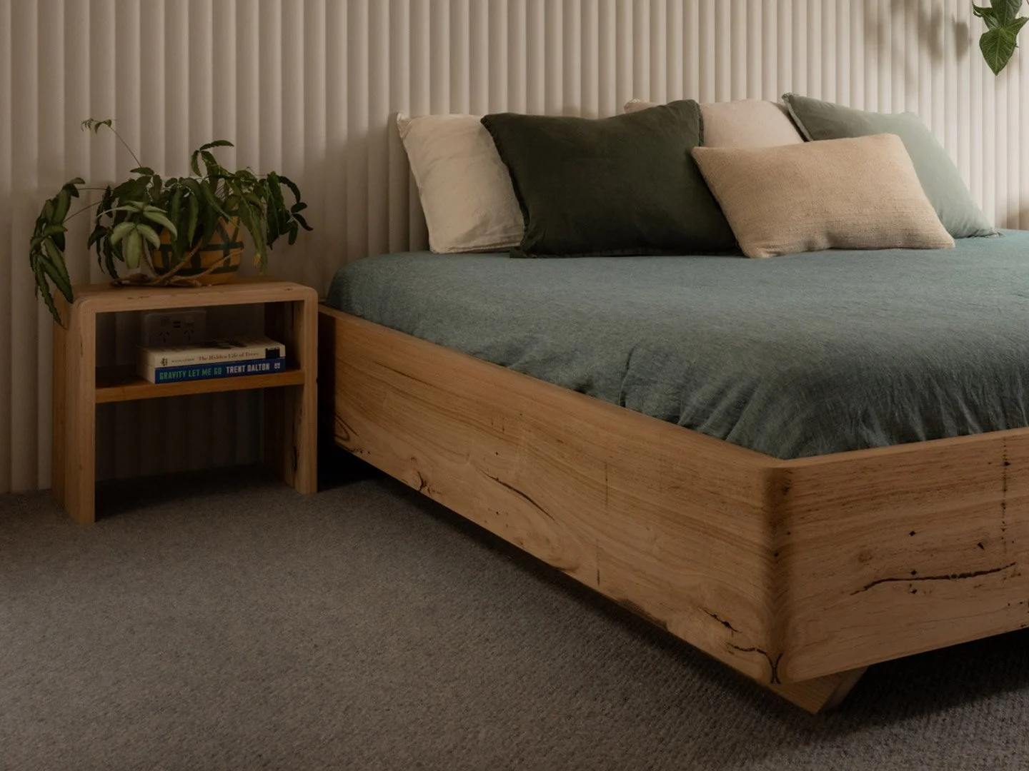 australian-reclaimed-wood-studio-bedside-table-05.jpg
