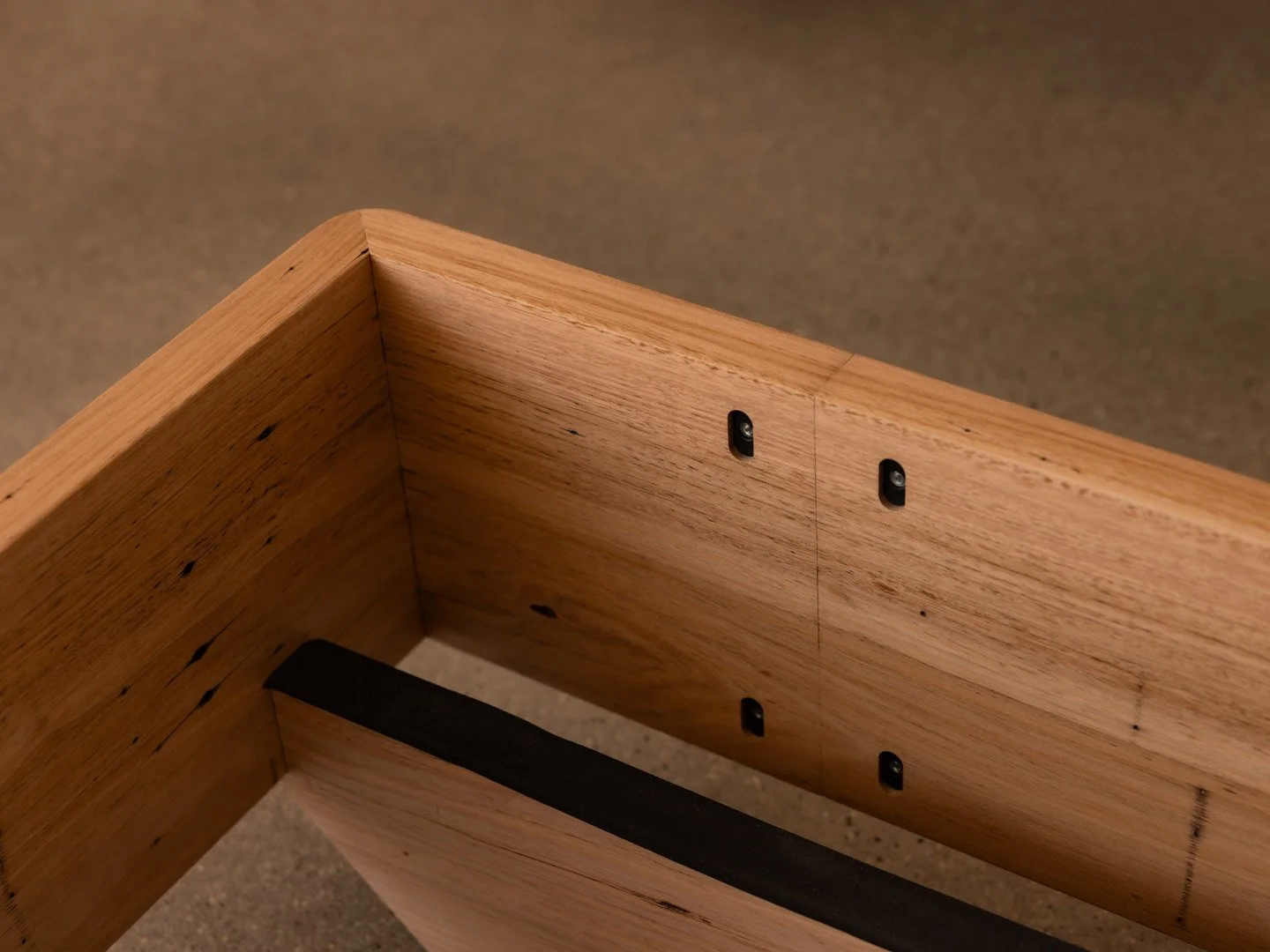australian-reclaimed-wood-arc-bed-fixture-06.jpg