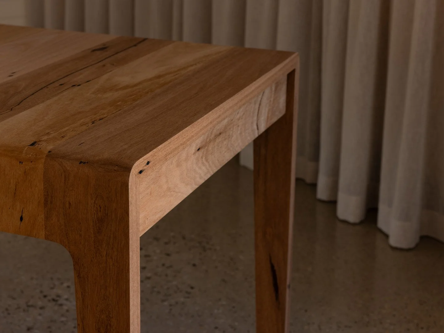 australian-recycled-timber-grove-desk-top-detail-06.jpg