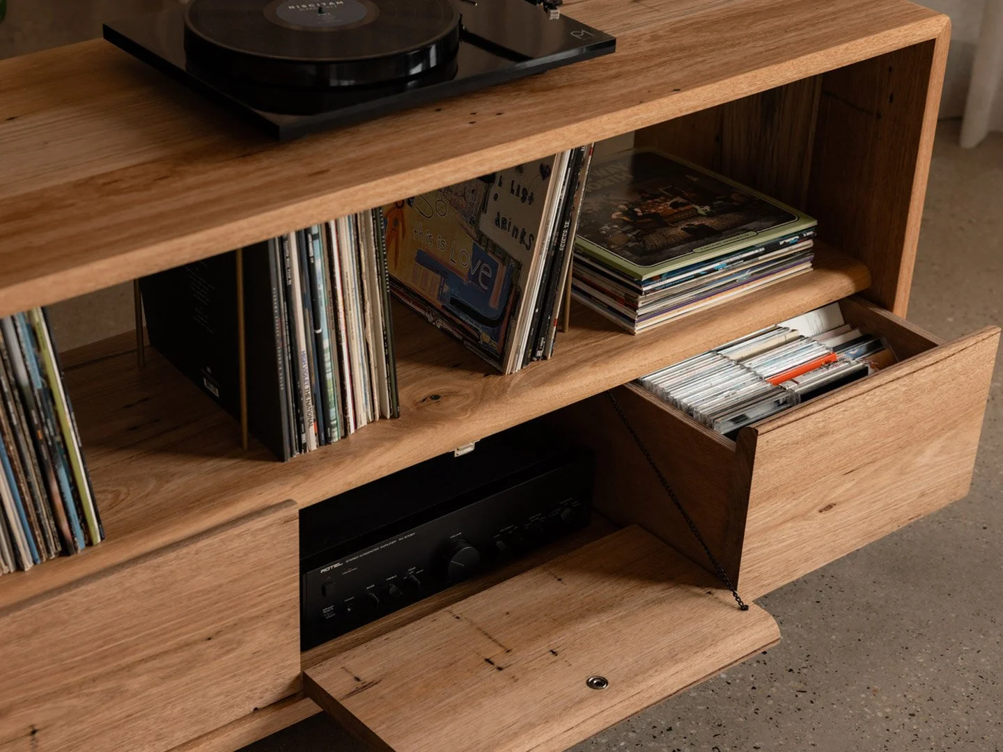 reclaimed-wood-leo-record-player-station-open-04.jpg