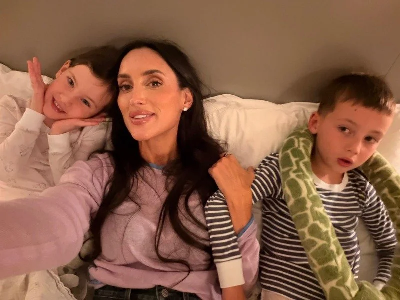 Lily fortescue
Bryony has it all: the ability to want to make you consistent, workouts that feel amazing but are hard enough that you see the results, and the warmest aura that makes getting on the mat so fun and inviting!
