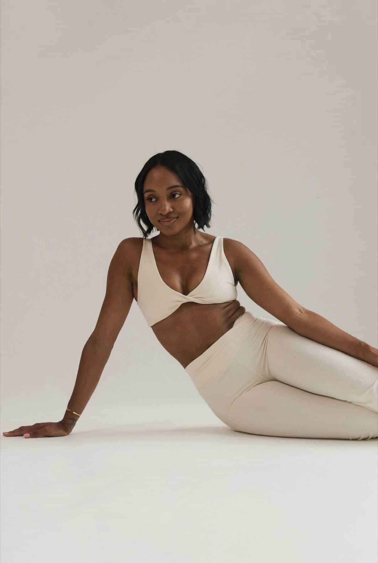  Ashleigh-Louise Elliott
I’ve been a member of PBB since its infancy, and it’s been an integral part of my routine ever since. Whether I’m on a tight schedule with just 15mins to move my body, on holiday but still wanting to maintain my routine, or h