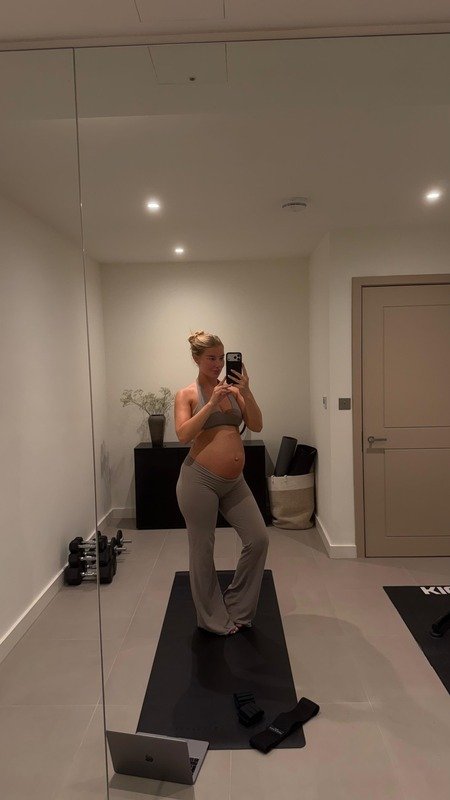 Jess Hunt
I have never found a workout which encourages me to be so consistent. I can choose each day exactly how I want to move my body and how long for, making it a nonnegotiable every day! I have also never felt so strong! Bryony is such an incred
