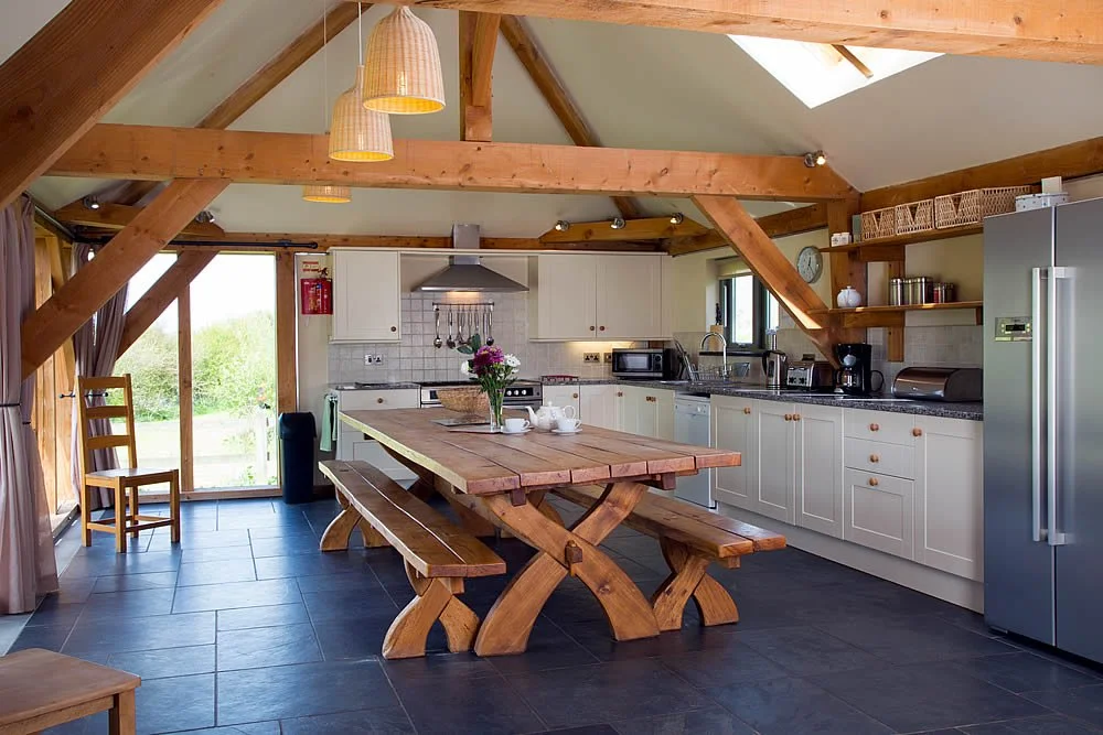 corner-cottage-dinning-area.jpeg
