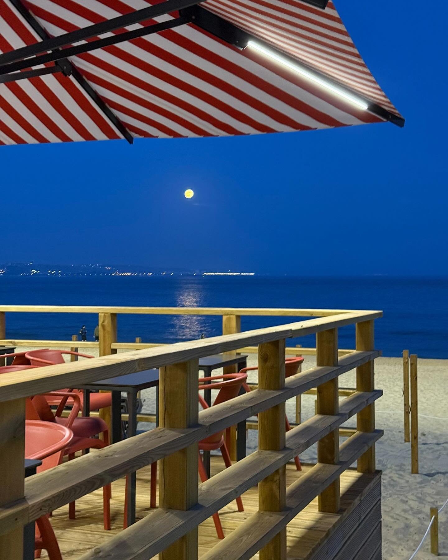 H&aacute; lugares que se tornam parte da rotina. O Bugi &eacute; um deles, seja para um jantar descontra&iacute;do ou um brinde ao fim do dia.

#Bugi #OBarDaVidaBoa #Bar #Mar #VidaAtiva #VidaSaud&aacute;vel #Pa&ccedil;oDeArcos