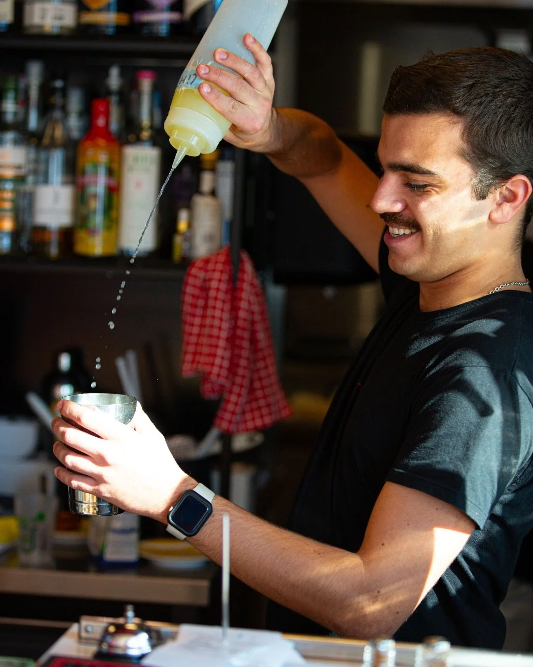 N&atilde;o &eacute; equilibrista, mas domina todas as f&oacute;rmulas para equilibrar os sabores dos nossos cocktails. ☄️🤍

Este fim de semana, passa pelo BUGI e descobre as novidades do nosso menu de cocktails, cheios de pinta, criatividade e car&a