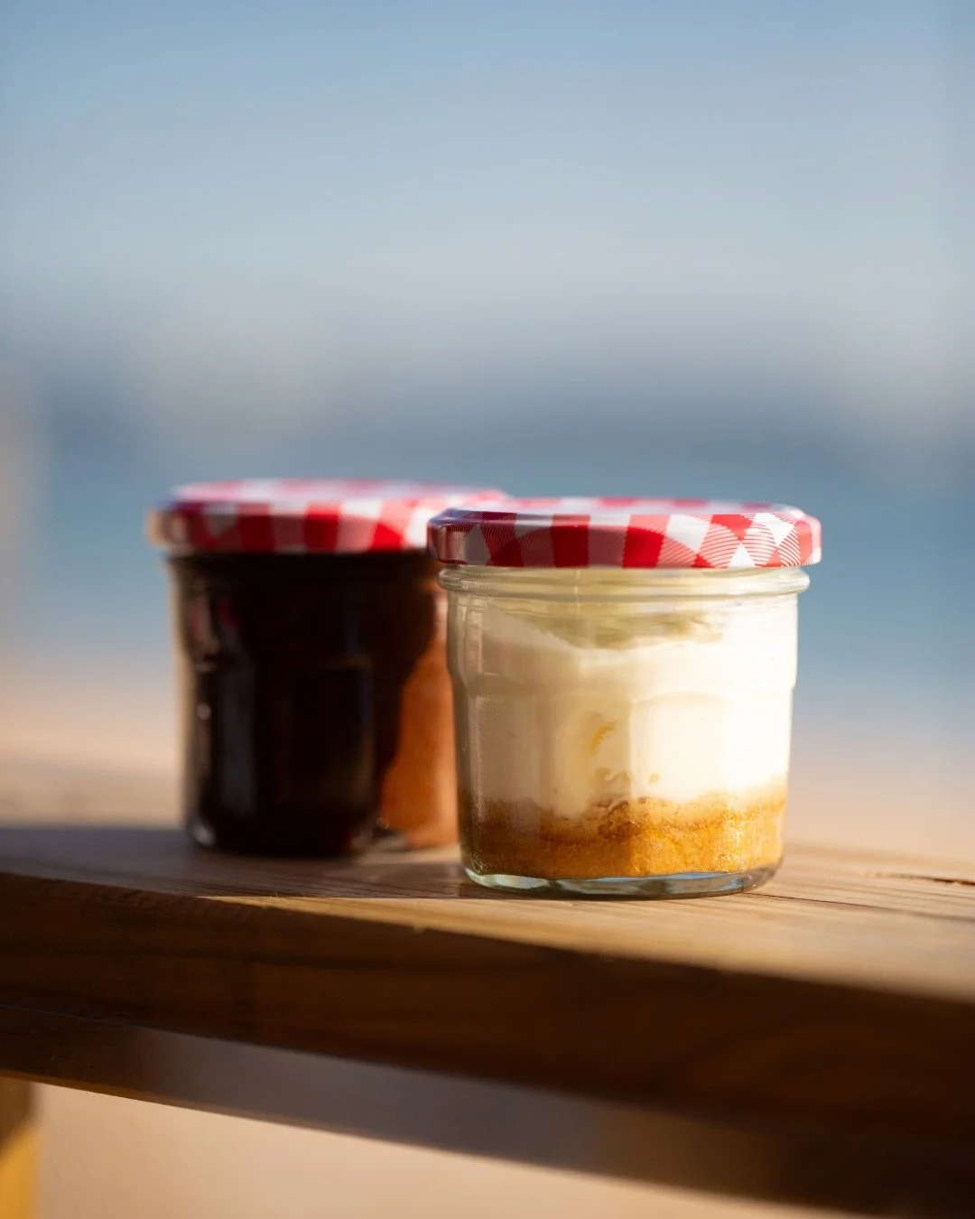 Temos mais uma carta na manga no que toca a sobremesas. 🍫

Mousse de chocolate e... no pote, na medida certa para terminar a refei&ccedil;&atilde;o da melhor (e mais doce) forma.

A Vida boa tem sempre espa&ccedil;o para mais uma colher! 📞 91323734