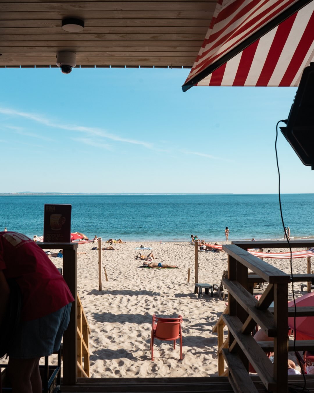 Ouvimos dizer que a &eacute;poca balenar j&aacute; abriu oficialmente, e que a nossa esplanada &eacute; a companhia perfeita para os dias de Ver&atilde;o. 🌞💛

Reserva j&aacute; 📞 913237343

#bugibar #vidaboa #praiapacodearcos #lisboa #portugal