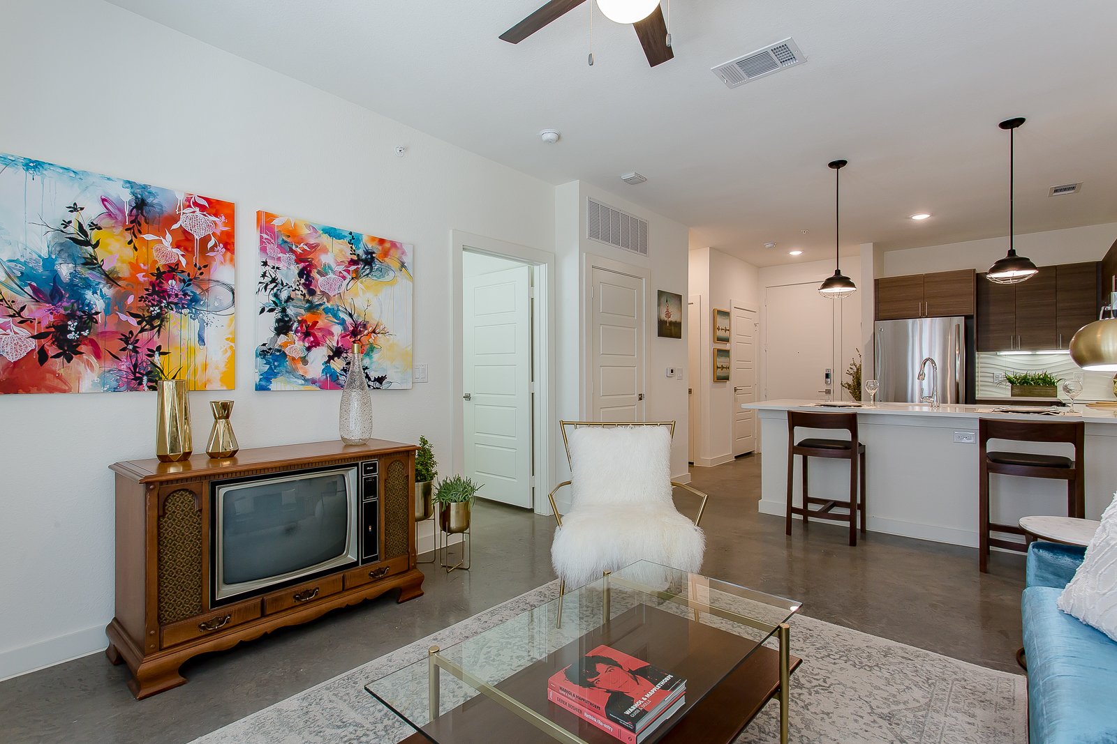 Bishop Flats at Bishop Arts Apartments — Bishop Arts Apartments — Live ...