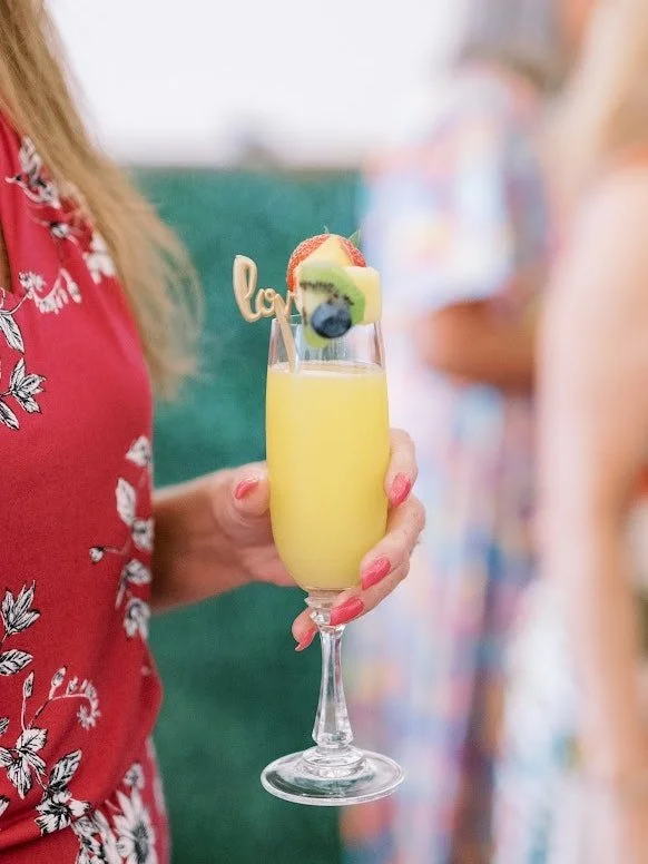 🥂 A mimosa in hand = the perfect start to any celebration. From bridal showers to brunch bashes, we&rsquo;ve got the bubbles to kick things off in style. 🍊✨

#sippingprettykc #mobilebar #onsitebartending #kcwedding #kccorporateevents #kansascityeve