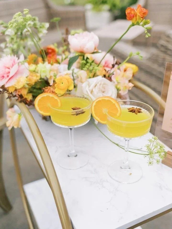 Bright, pretty, and ready for warm‑weather celebrations ☀️

Photo: @lbensonphoto
Planner: @ebeweddings

#springcocktail #sippingpretty #kcmobilebartending #kcbartending #signaturesips