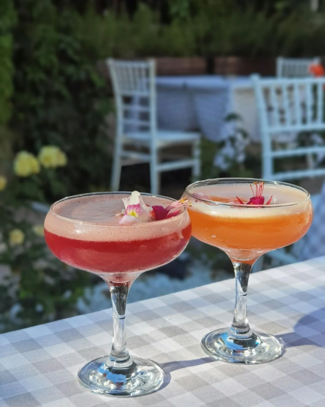 What we&rsquo;d bring to the Easter brunch table &mdash; something bright, bubbly, and so easy to sip 🐣🌷

#sippingprettykc #mobilebar #kccorporateevents #kansascityevents #kcevents #mobilebartendingkc #eastercocktail #brunchcocktail