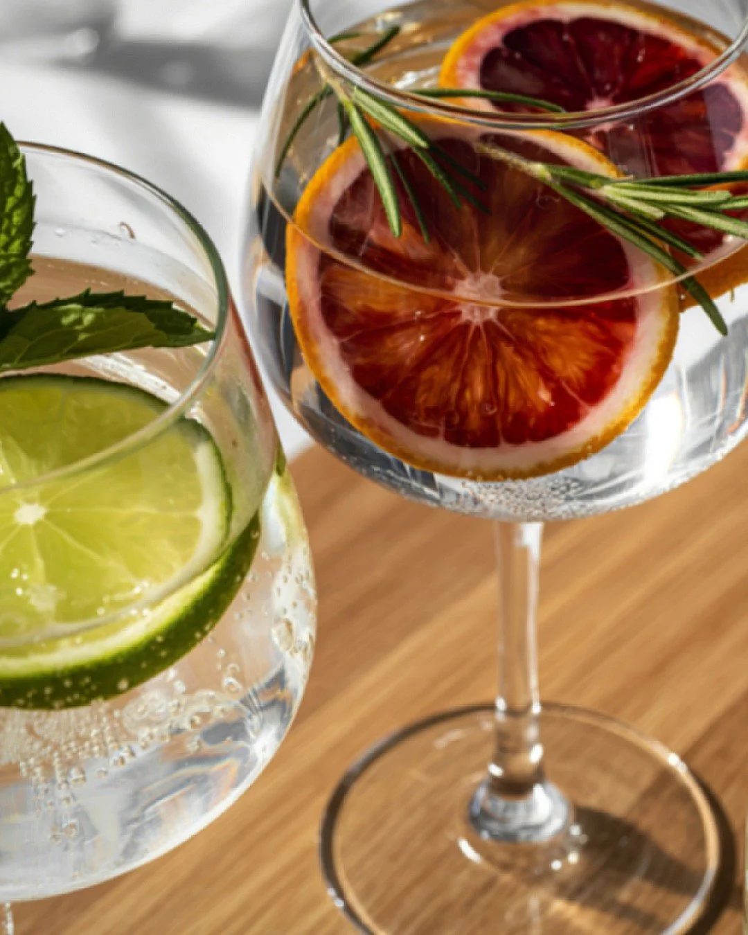 Adding a little spring flair to the classic G&amp;T &mdash; cheers to National Gin &amp; Tonic Day 🍹

#sippingprettykc #mobilebar #kccorporateevents #kansascityevents #kcevents #mobilebartendingkc #signaturesips