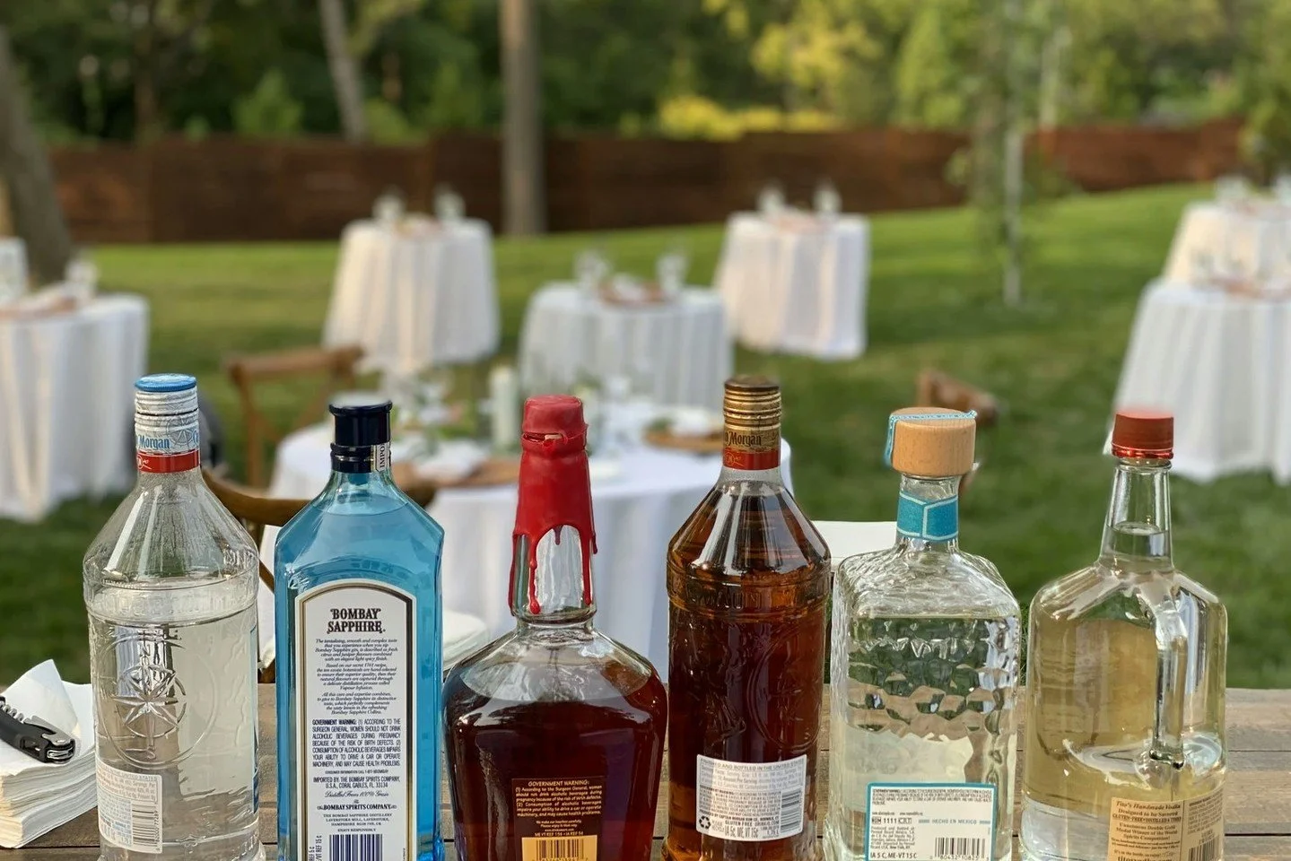 All you need: good pours and even better company 🍻

#sippingprettykc #mobilebar #kccorporateevents #kansascityevents #kcevents #mobilebartendingkc