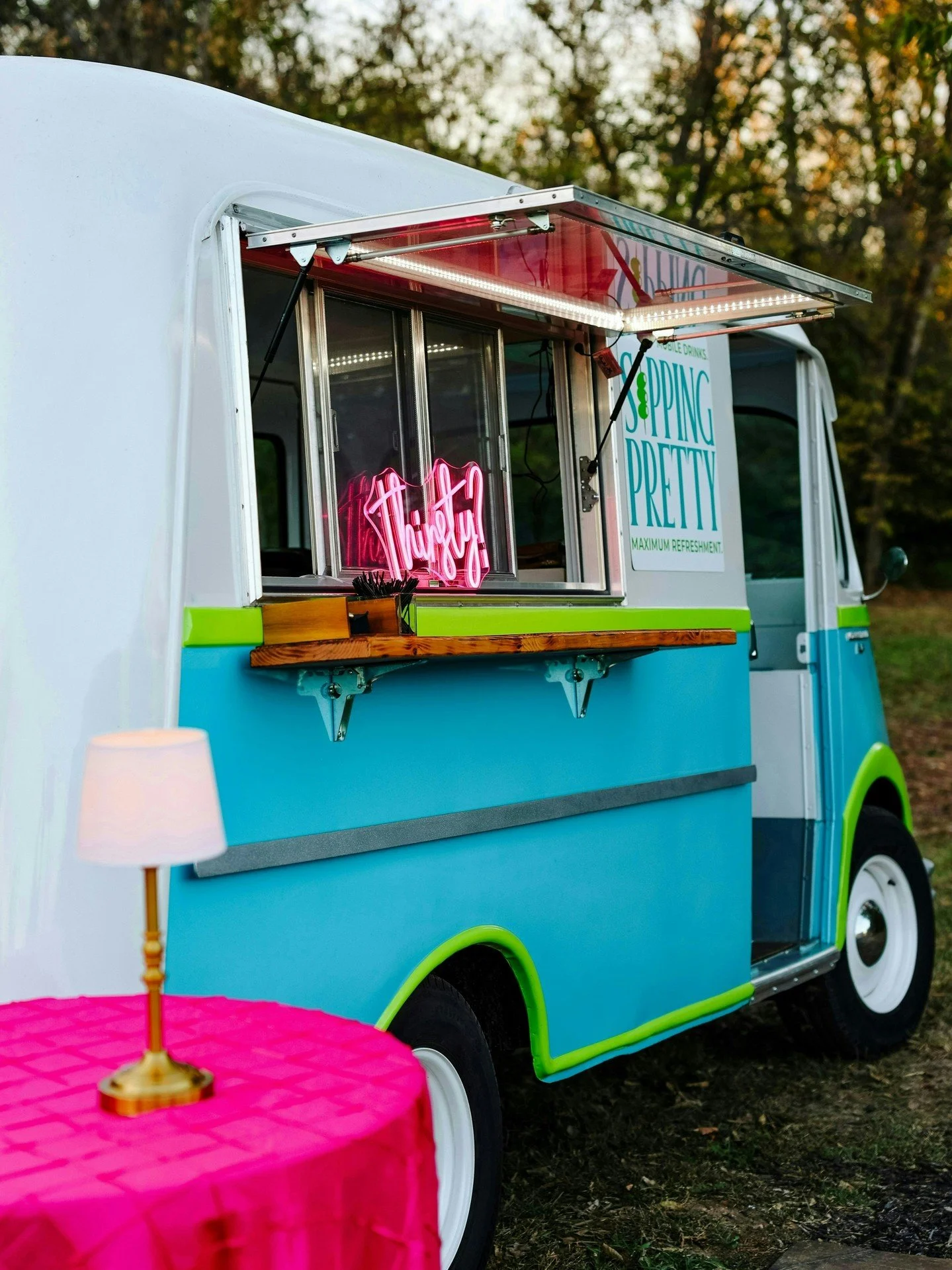 Thirsty? We've got you covered. 😉🍹

Photography: @mt.photography.jpg
Planning &amp; Design: @onyxeventsdesign
Venue: @willowcreekkc

#sippingprettykc #mobilebar #kccorporateevents #kansascityevents #kcevents #mobilebartendingkc