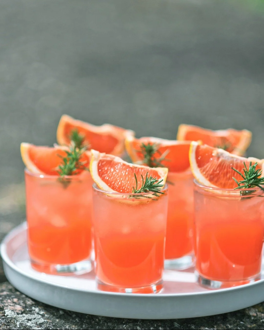 Grapefruit + good vibes ☀️ The perfect warm‑weather combo!

#sippingprettykc #mobilebar #kccorporateevents #kcweddingbartender #kansascityevents #kcevents #mobilebartendingkc