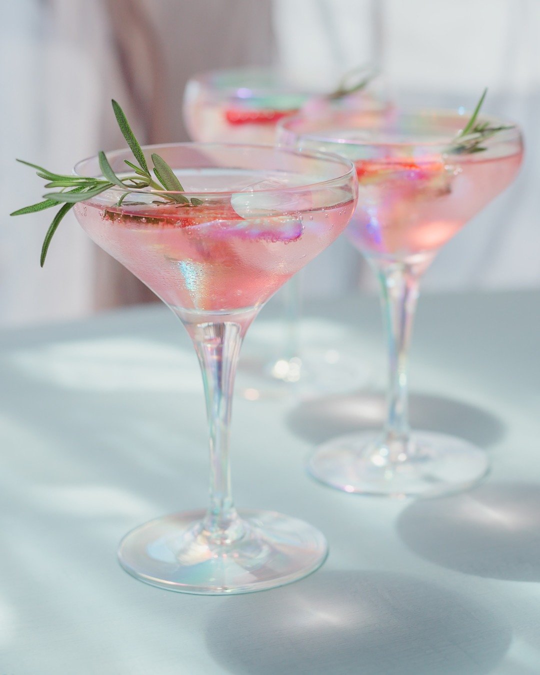 A little Mother&rsquo;s Day cocktail inspo &mdash; sweet, simple, and perfect for celebrating her 🌸

#sippingprettykc #mobilebar #mothersday #springsips #mothersdayinspo #signaturesips