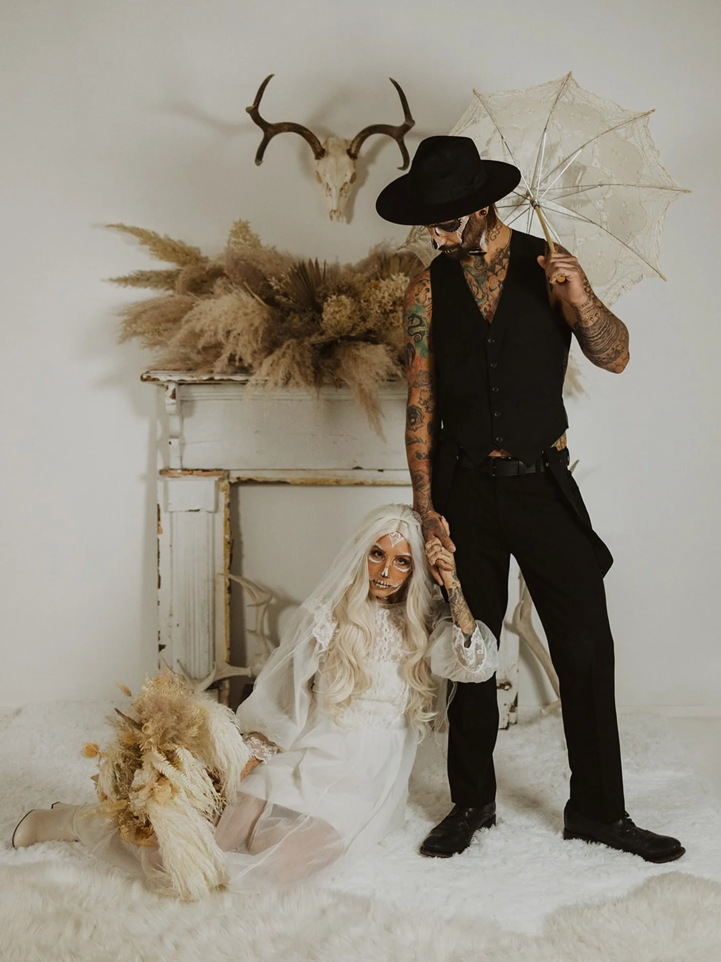 Not quite sure what Halloween will look like this year - but does anyone want to do a dress up shoot?? I could run some minis at the beach - or do a set! 
Dm me for pricing and interest!