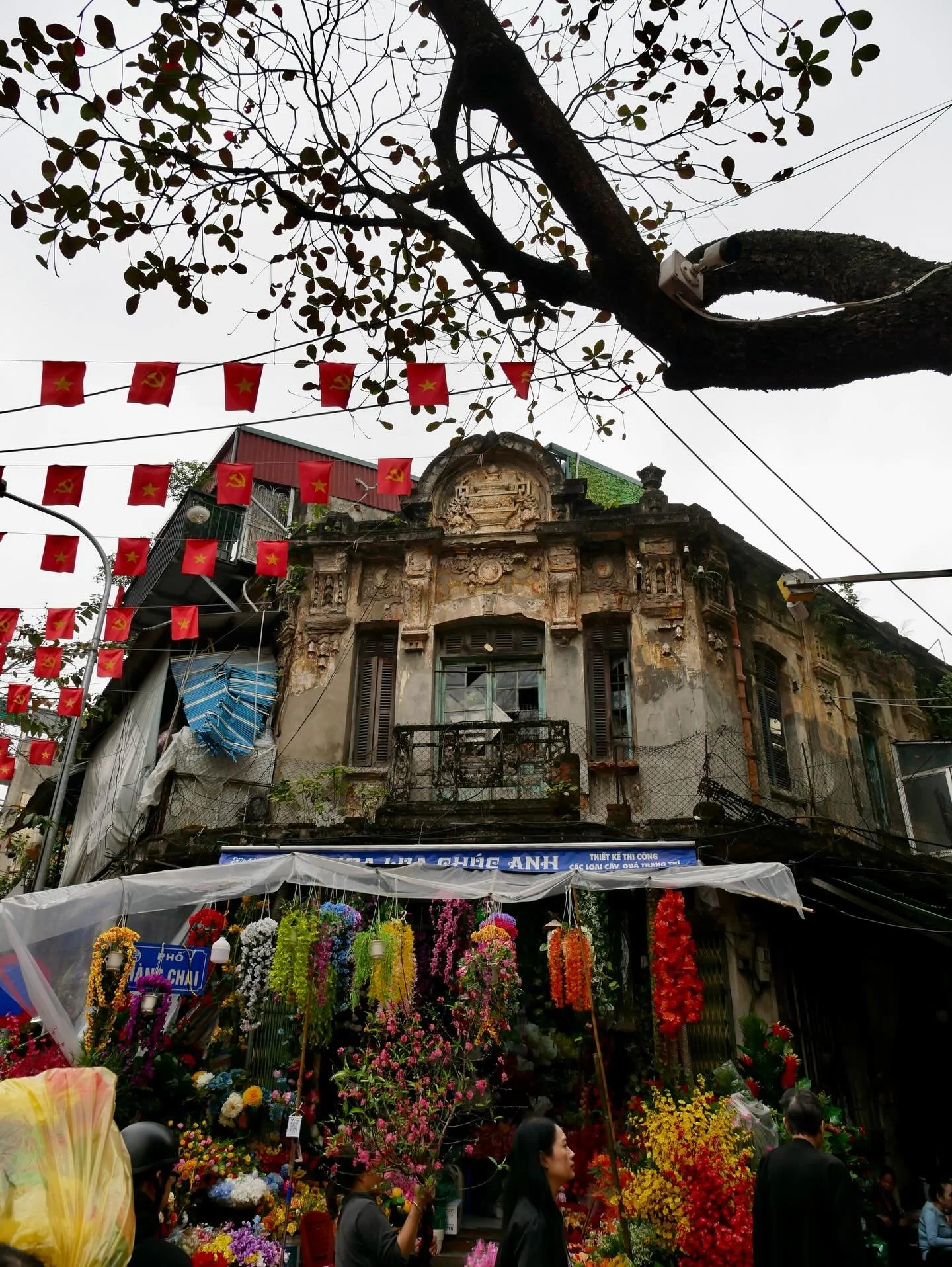 Hanoi is alive celebrating Tết bringing out the unique beauty and history of the city! All things I really love. #grandunveiling #strategiccorporategifts #grandunveilinginspiration