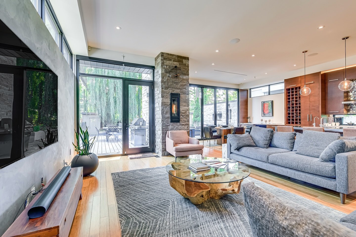 Did you see our recent video picking out decor for our luxe Airbnb? Well this is it! 

Luxury meets lifestyle.
This was one of our favorite Airbnb properties to manage &mdash; a stunning modern retreat featuring bold design, vintage charm, and stando