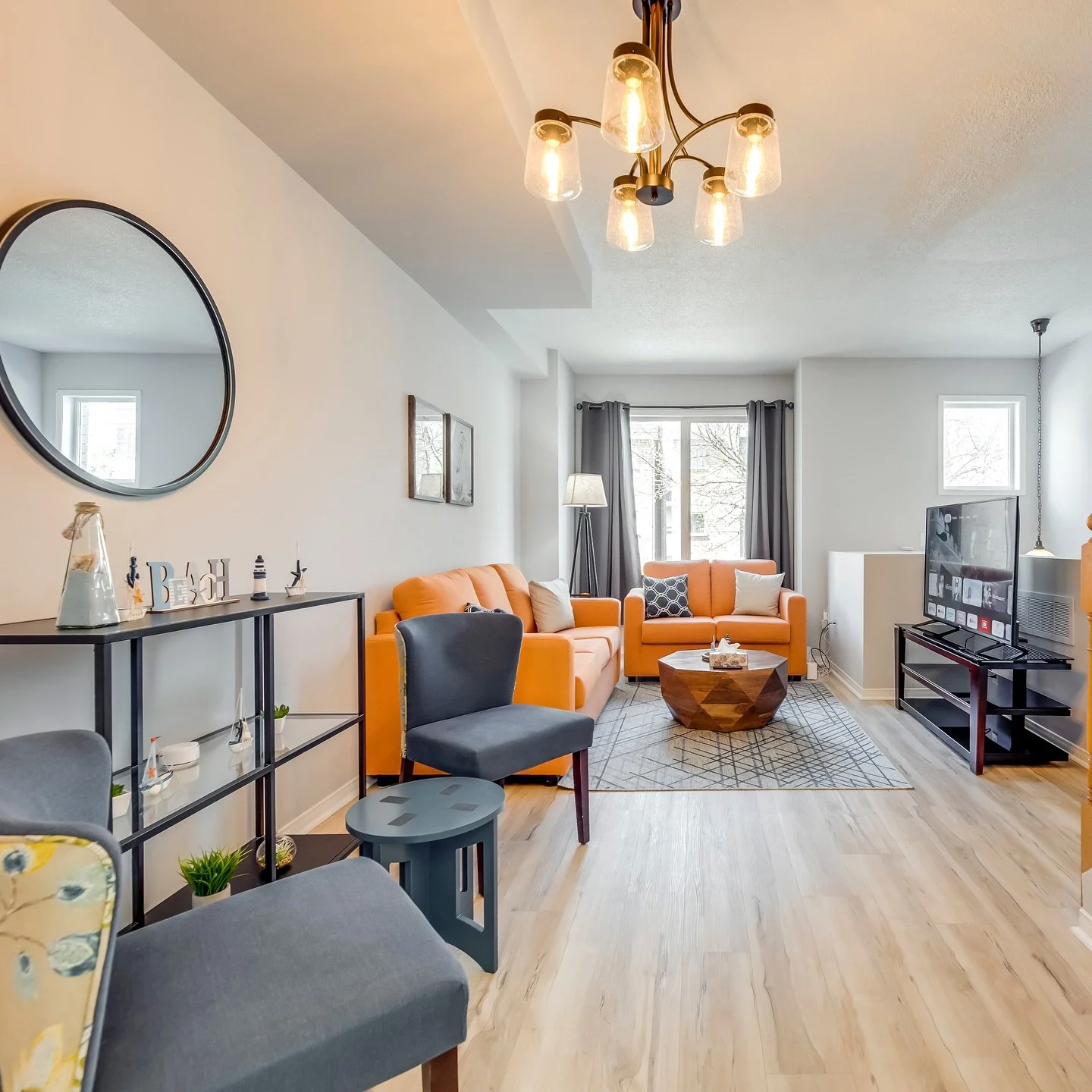 This super fun 4 bed, 3 bath beach-themed townhouse was a guest favourite! ⛱️

Located 10 minutes from the beach and a short walk to the subway line, the prime location and bright design made it a great choice for those visiting or working in the cit