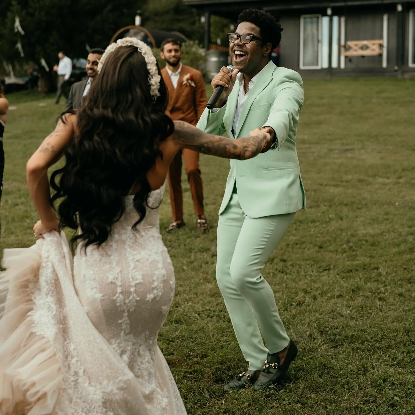 Throwing it back to the mountain's with this stunning couple ⛰️❤️

Photography: @shotbydna 
Catering: @flavors_of_morocco 
Drinks: @craving_cocktailss 
Video: @emillervideos 
Hair: @hairbynikkiabbruzzese 
Desserts: @dolceamorecakes @lavendercupcakery