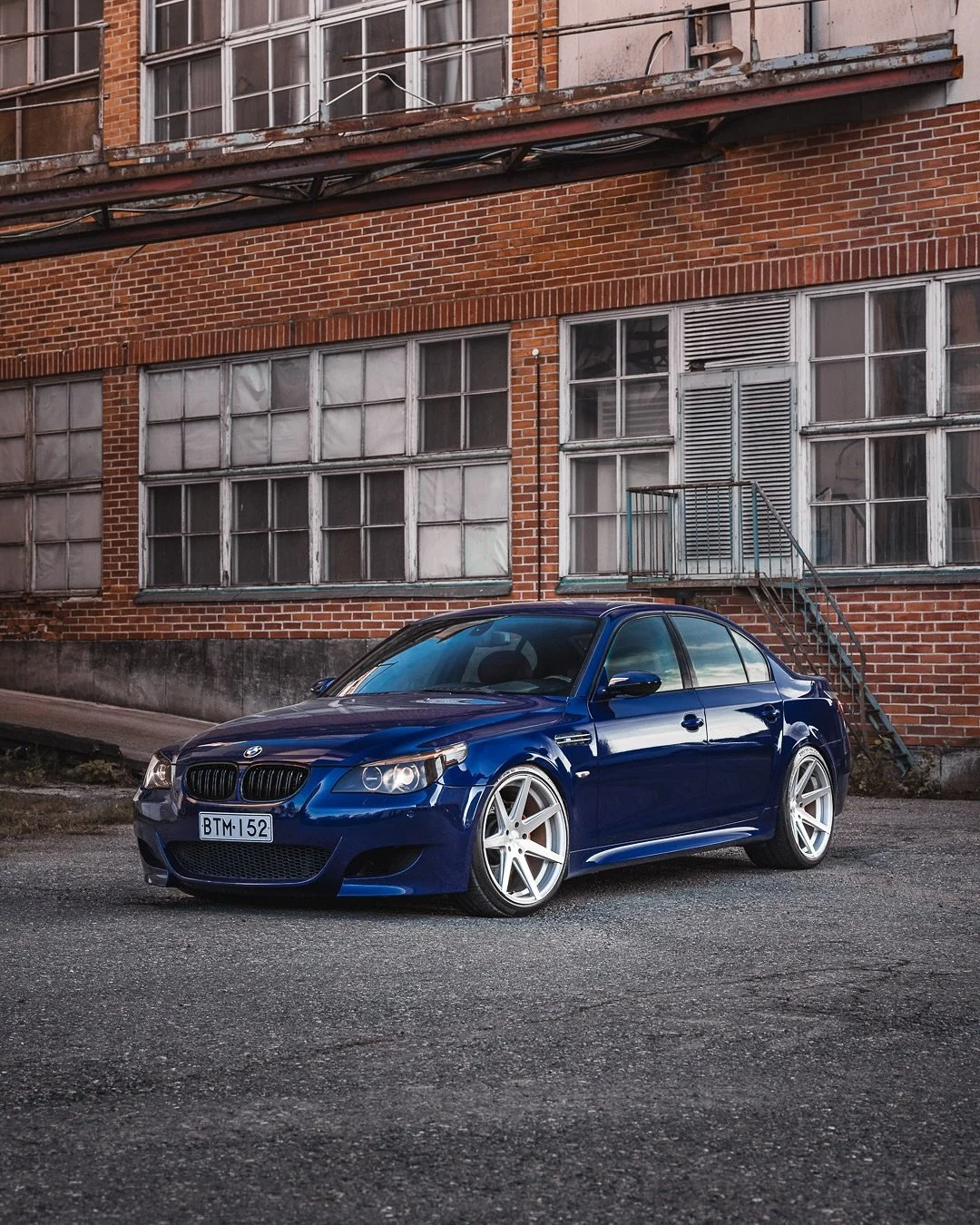 Kiitokset @konstatte hienoista kuvista! T&auml;m&auml; upea BMW E60 M5 meill&auml; myynniss&auml; 🚘

Lis&auml;tietoja Nettiautossa:
https://www.nettiauto.com/yritys/3102474/15225933