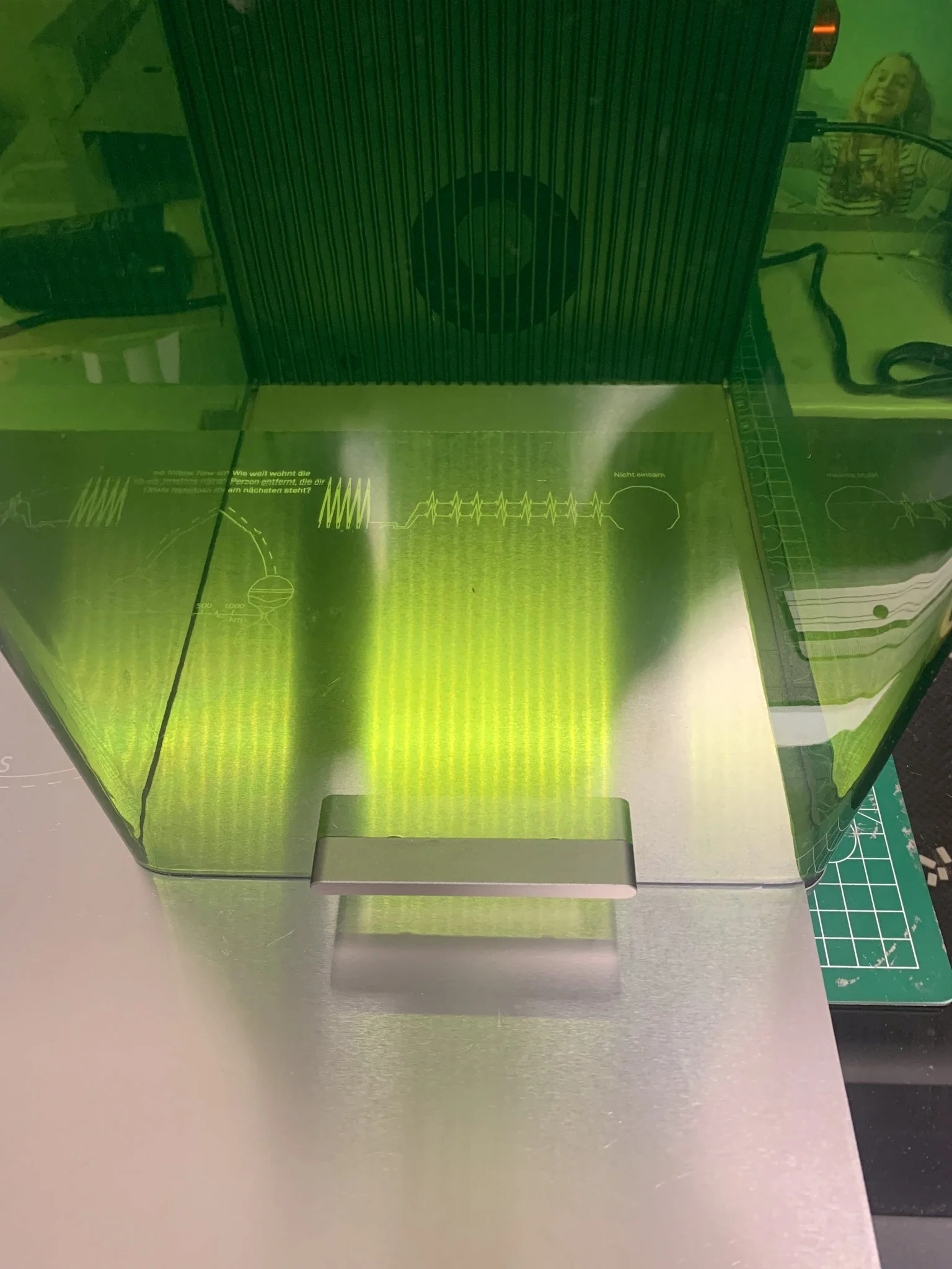 SETI Berlin - Prototyp Aluminium-Platte, Produktionsfoto Lasergarage Datenphysikalisierung_UrbanDesign_Interaktionsdesign_Einsamkeit_Voyager_Prototyp