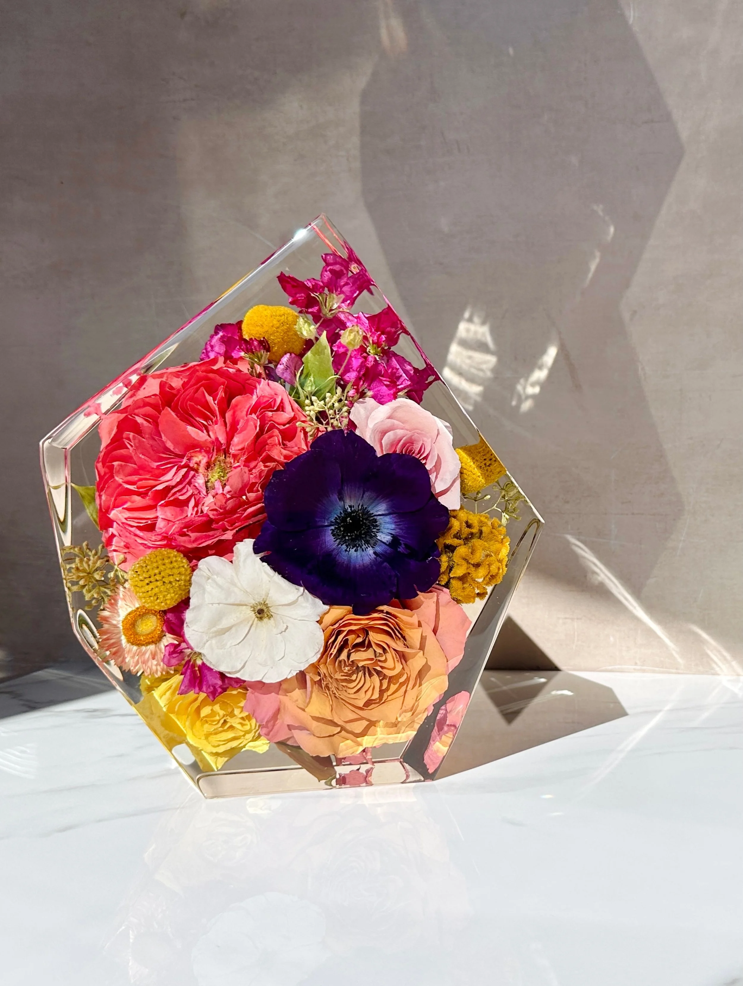 Erin&rsquo;s wedding flowers were absolutely stunning, and I couldn&rsquo;t be happier with how her collection turned out. 

Her bouquet was truly a dream to work with, filled with beautiful textures and such an incredible variety of blooms.

Her flo