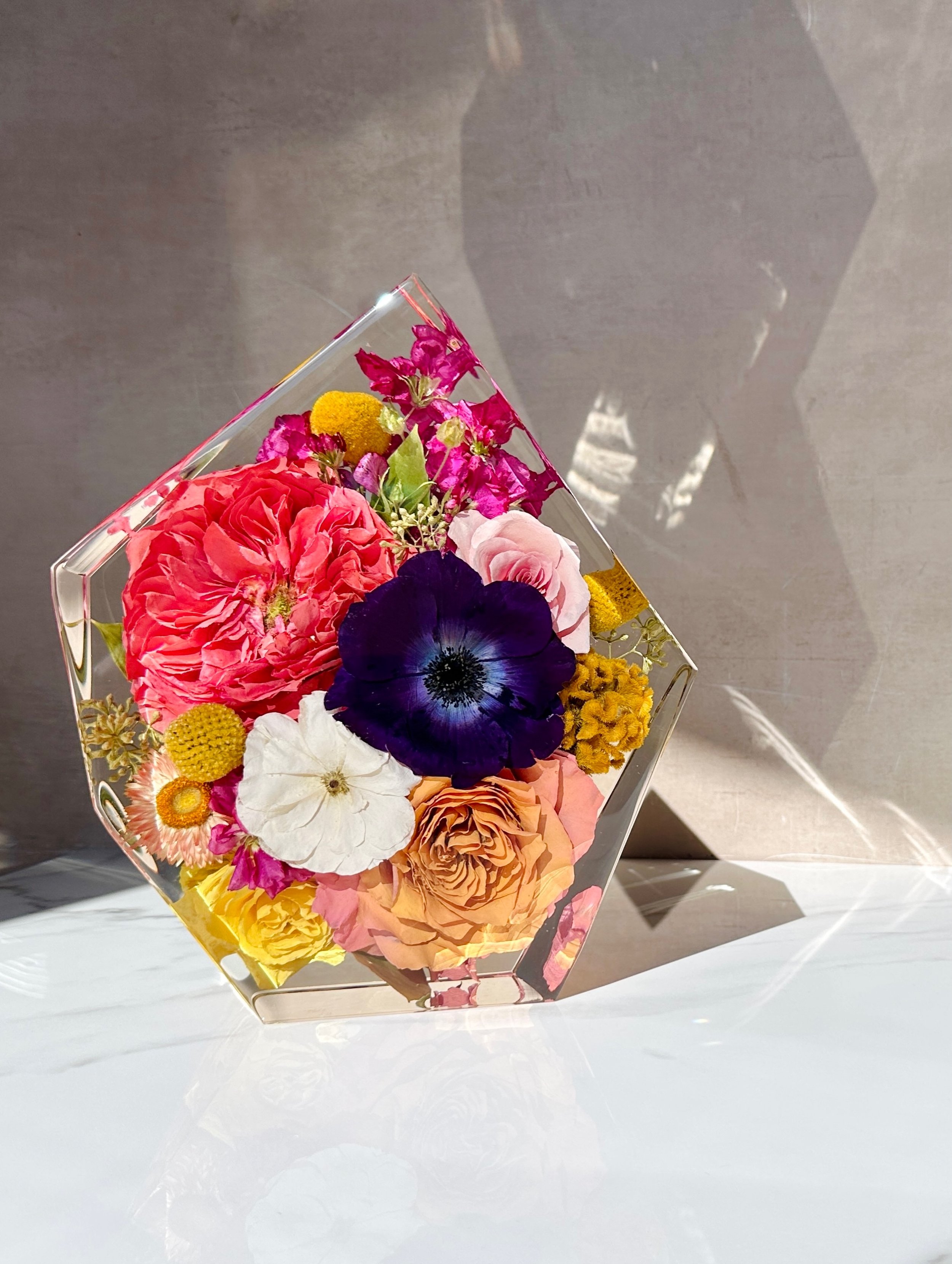 Erin&rsquo;s wedding flowers were absolutely stunning, and I couldn&rsquo;t be happier with how her collection turned out. 

Her bouquet was truly a dream to work with, filled with beautiful textures and such an incredible variety of blooms.

Her flo
