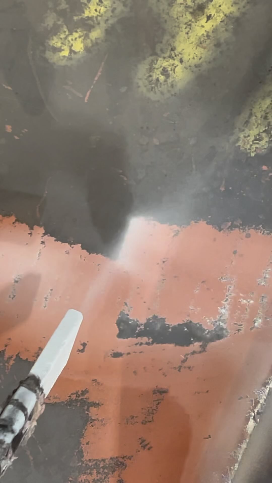Cleaning a motor housing with 35+ years of baked on grime. #dryicecleaning #dryiceblasting