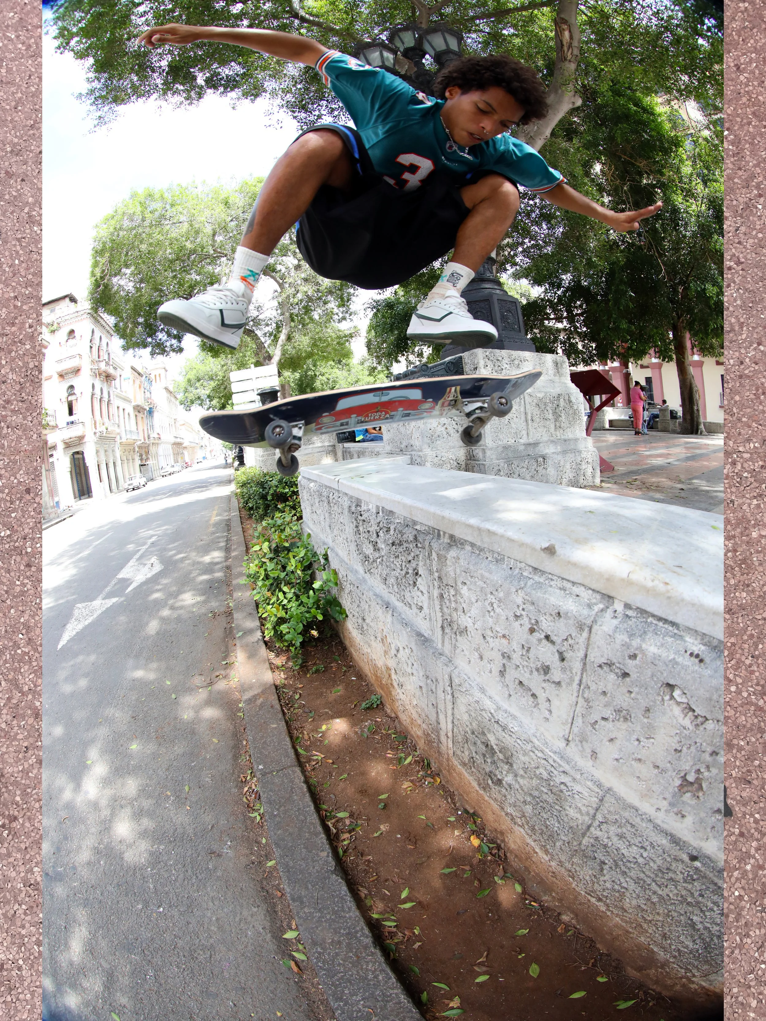 Toda Fuerza Harold Lopez Switch Heelflip Havana.jpg