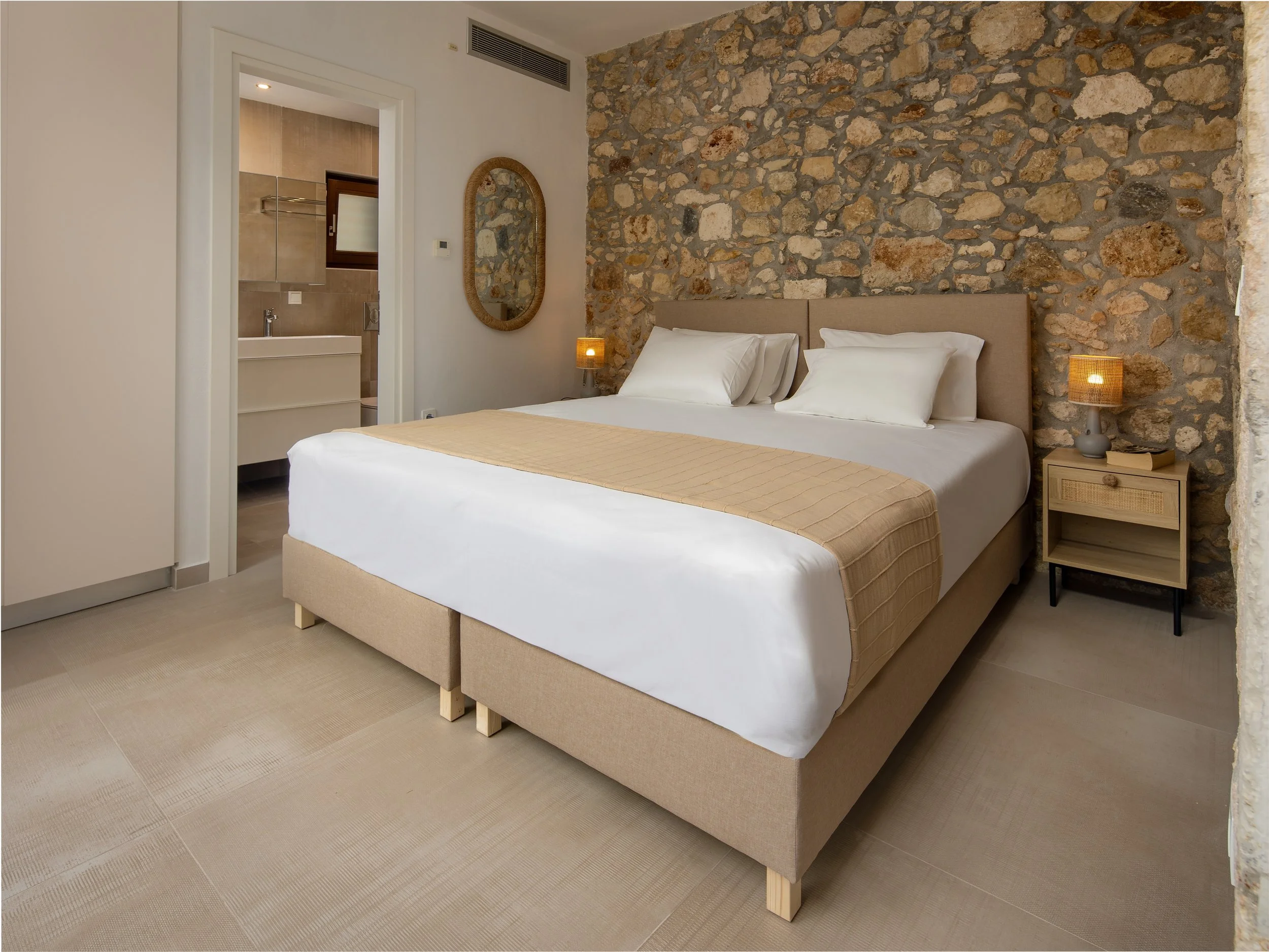 The third bedroom can be arranged with either one king-size bed (180 × 200) or two single beds (90 × 200)