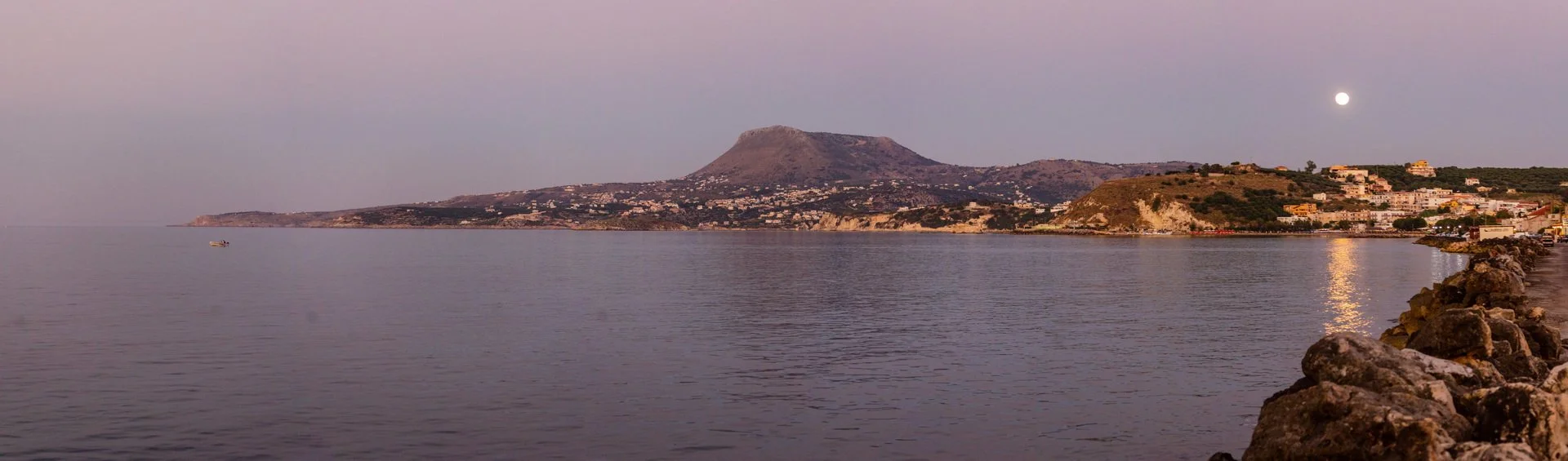 Full moon over Kalyves 