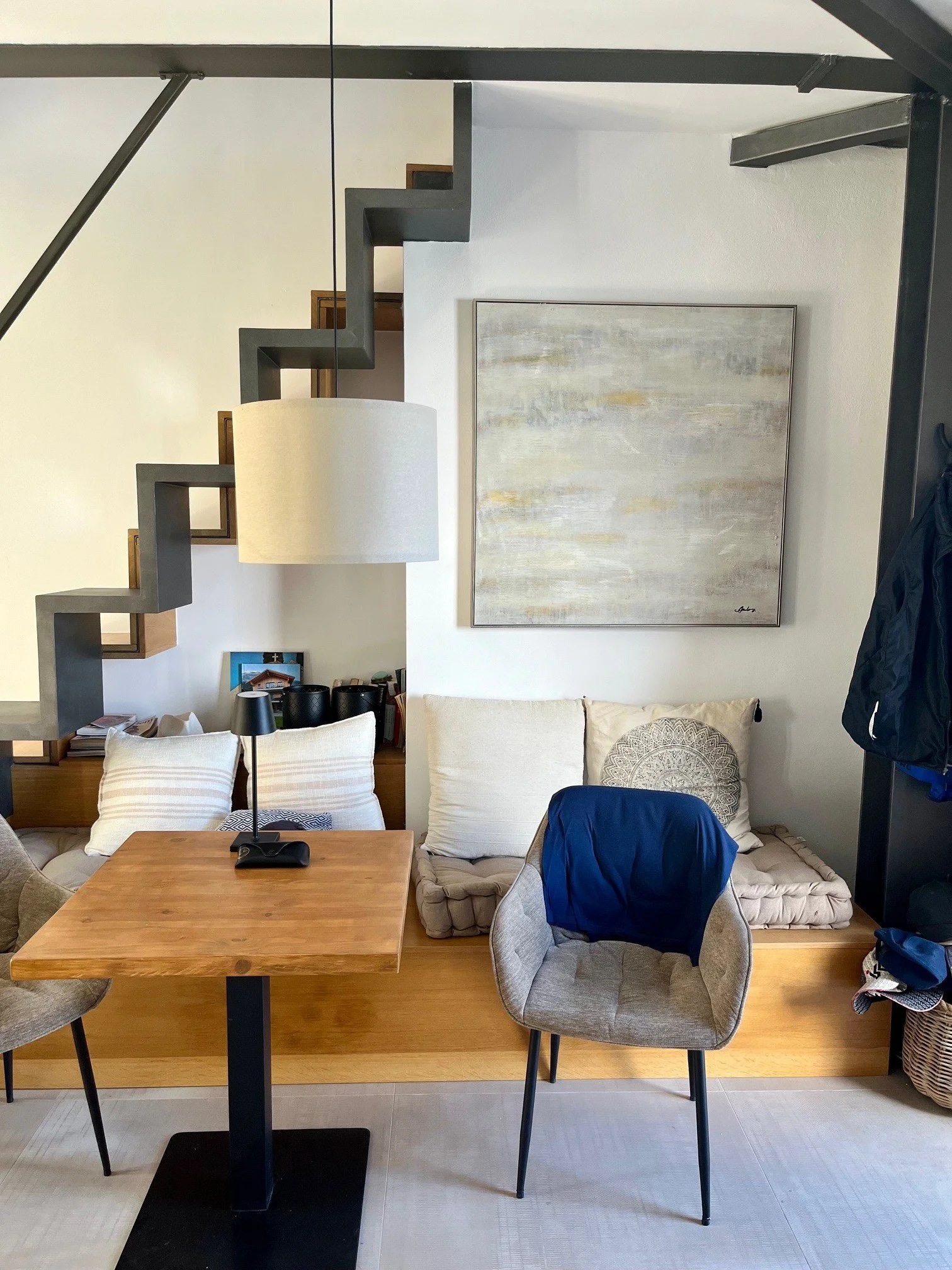 Kitchen seating area.jpg