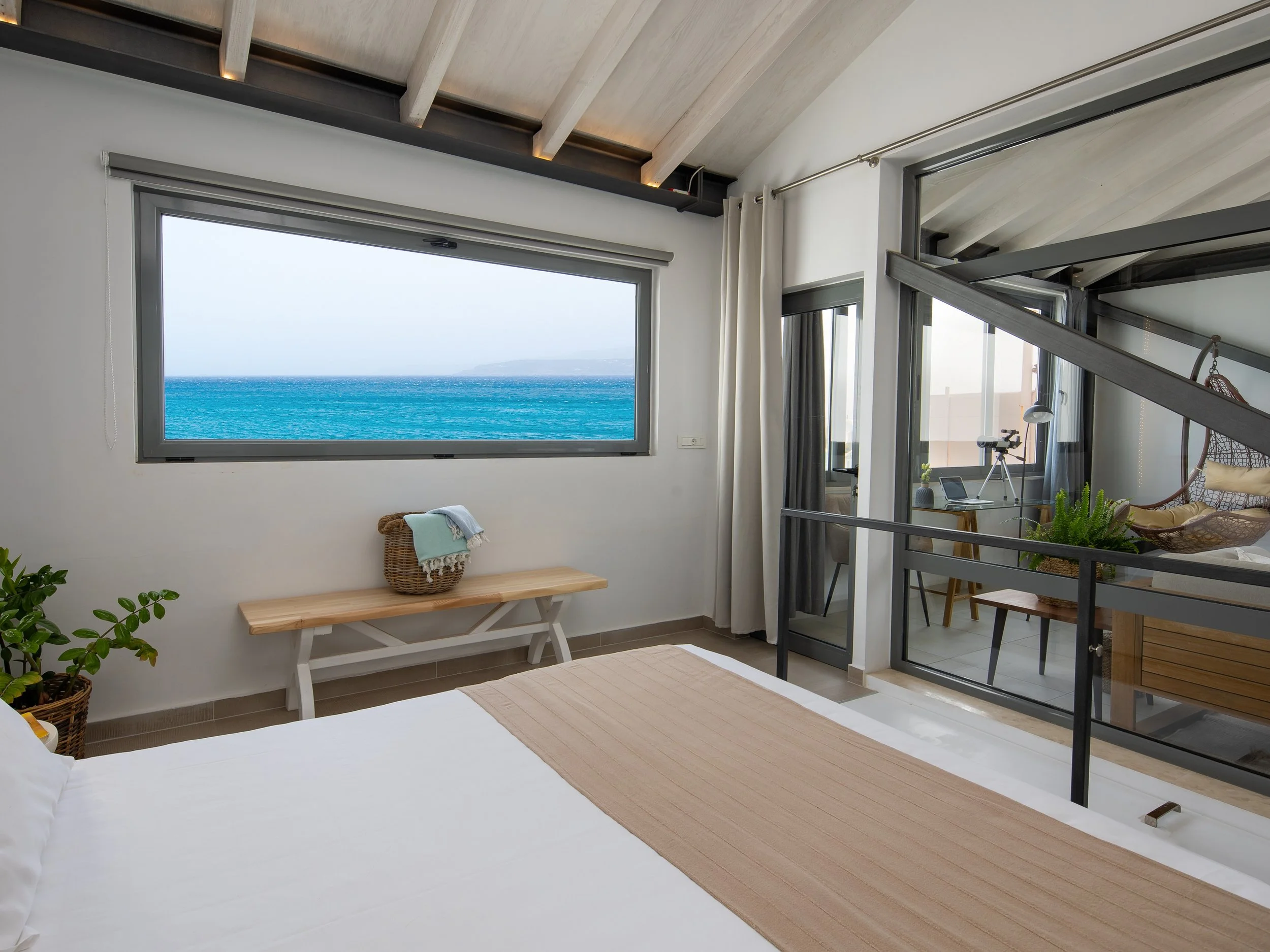 Upper floor bedroom with double bed (160 X 200)