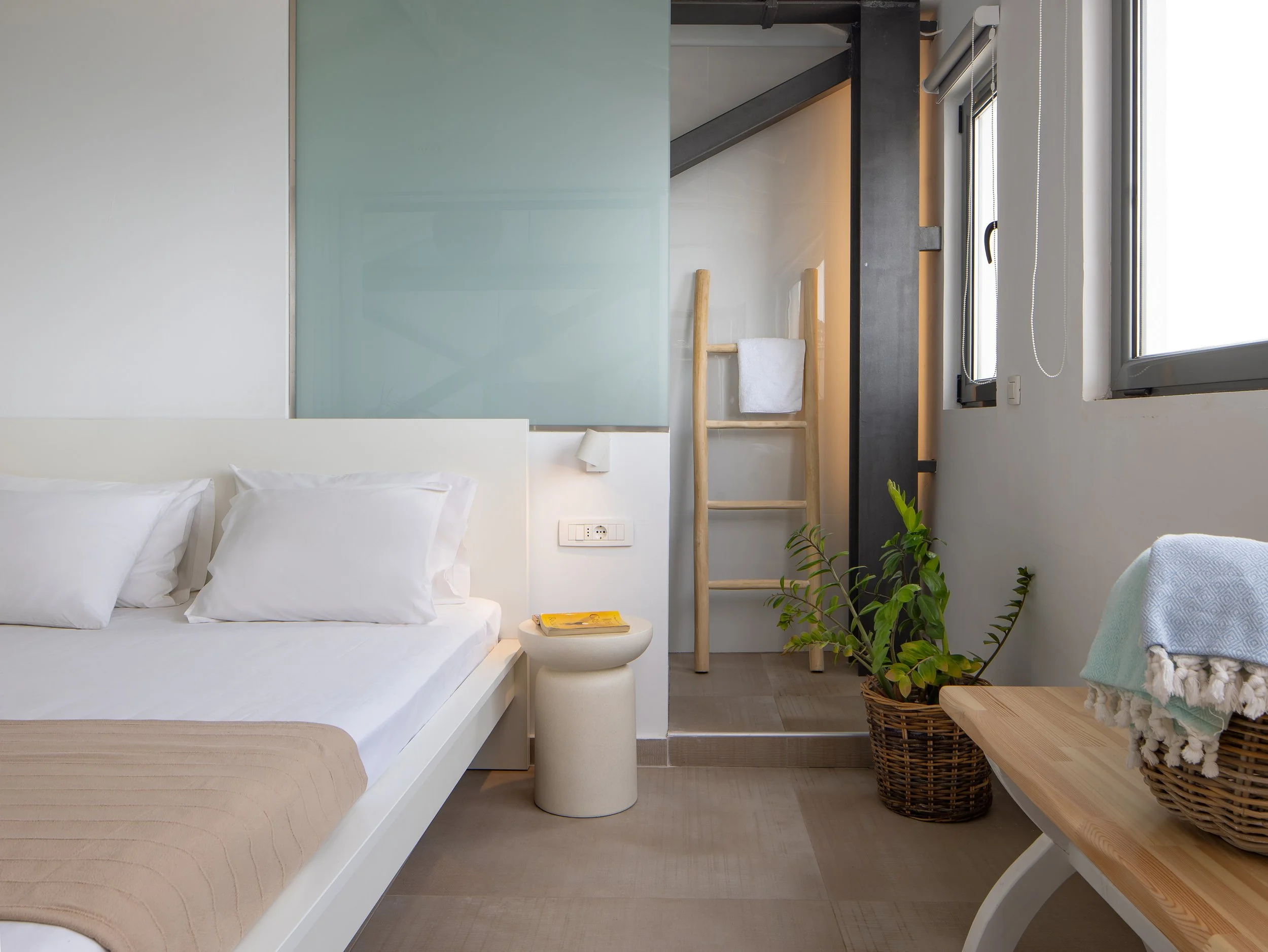 Upper floor bedroom with double bed (160 X 200)