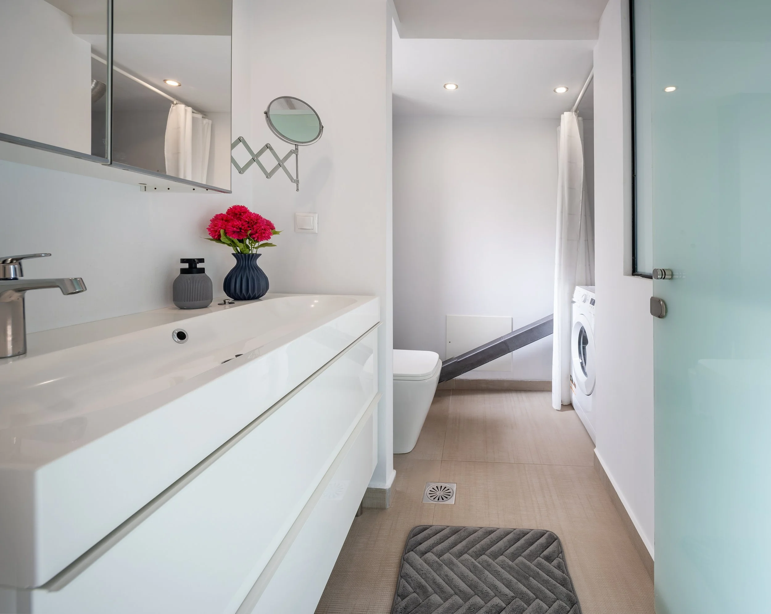 Upper floor bathroom