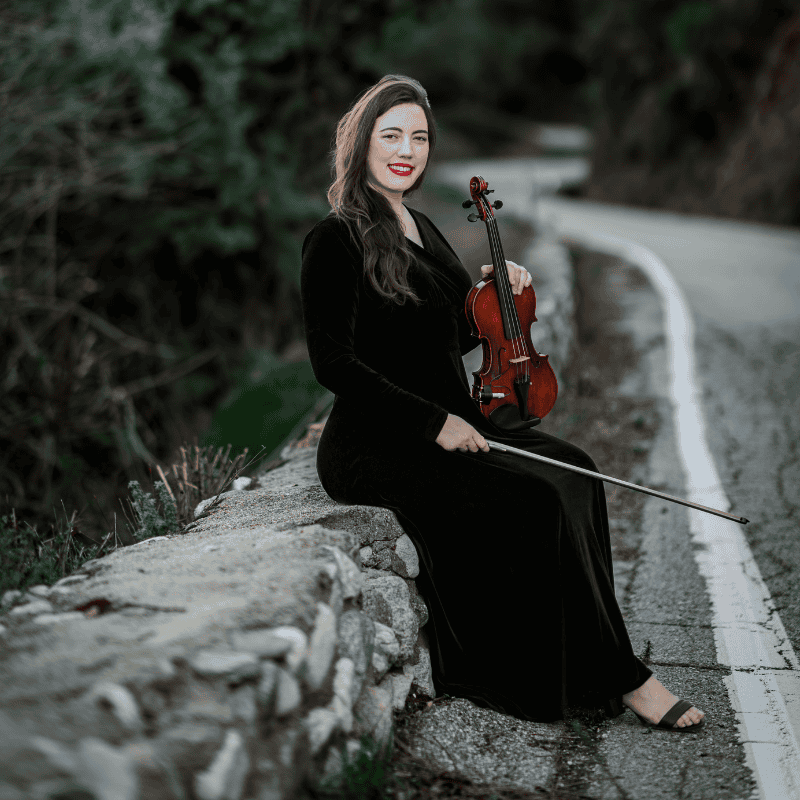 Abigail Shelton providing in home violin lessons in the South Bay near Torrance, Redondo Beach, and Manhattan Beach