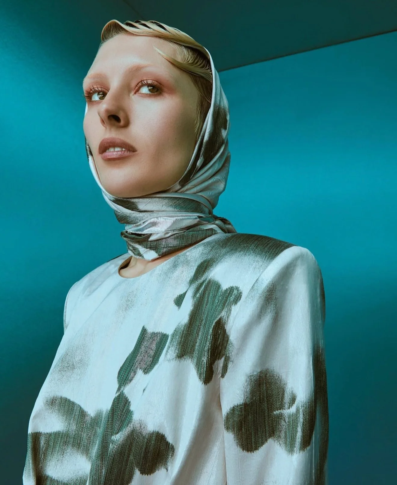 VOGUE PORTUGAL PHOTOGRAPHER CARLA GULER STYLIST SOFIA LAZZARI HAIR SANDRA HAHNEL MUA STEFAN JAMAL