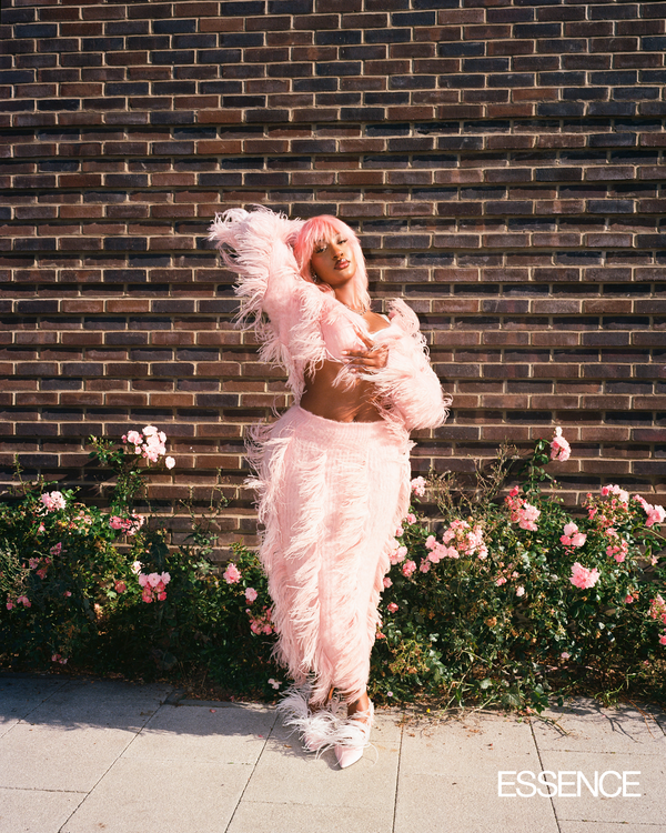 TEMS ESSENCE MAGAZINE PHOTOGRAPHY LIZ JOHNSON ARTUR STYLIST GABRIELLA KAREFA-JOHNSON HAIR AMIDAT GIWA MUA KAYLA PEREZ NAILS TINU BELLO PRODUCTION ANDRE AUGUSTO