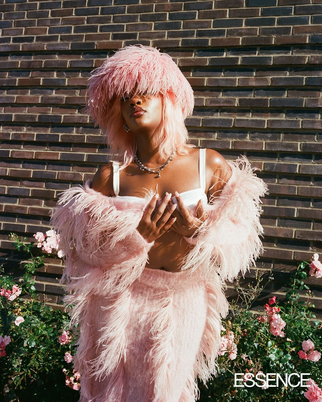 TEMS ESSENCE MAGAZINE PHOTOGRAPHY LIZ JOHNSON ARTUR STYLIST GABRIELLA KAREFA-JOHNSON HAIR AMIDAT GIWA MUA KAYLA PEREZ NAILS TINU BELLO PRODUCTION ANDRE AUGUSTO