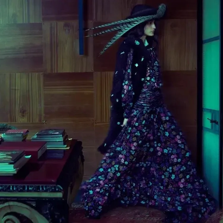 VALENTINO FOR VOGUE      PHOTOGRAPHY ANNIE LEBOVITZ            STYLING TABITHA SIMMONS                       SET DESIGN LEE FLUDE                             



