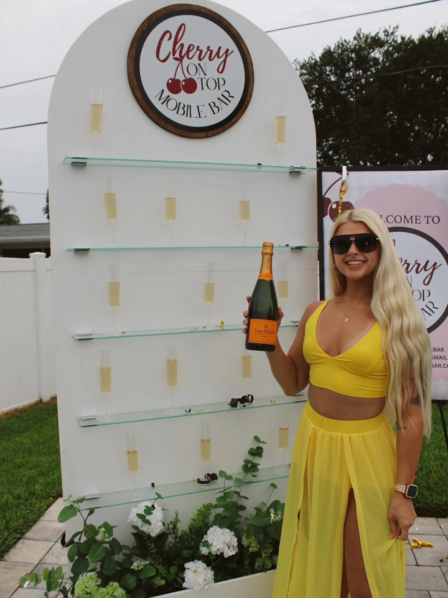 Because every celebration deserves a champagne wall ✨🥂 let&rsquo;s pop some bubbles together at your next event! 

Book our champagne wall + other bar services at www.cherryontopmobilebar.com 🍒