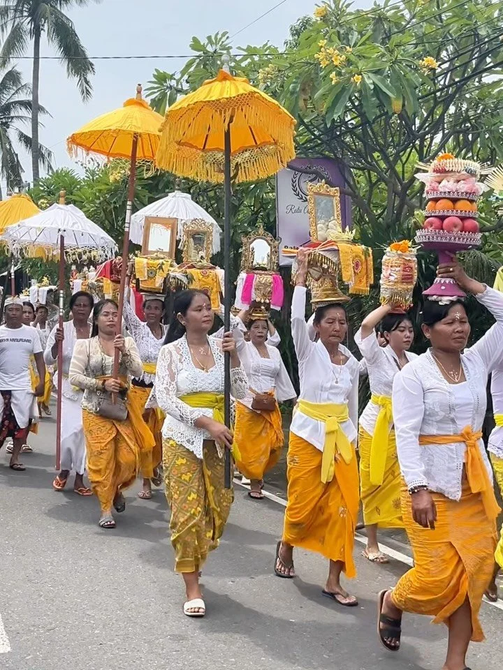 A QUICK HEADS UP FOR THE COMING DAYS&hellip; 

Today (26/3) is the day of Melasti, one of Bali&rsquo;s most meaningful ceremonies before Nyepi. Communities gather in colorful processions, carrying sacred temple symbols to the sea for purification. Th