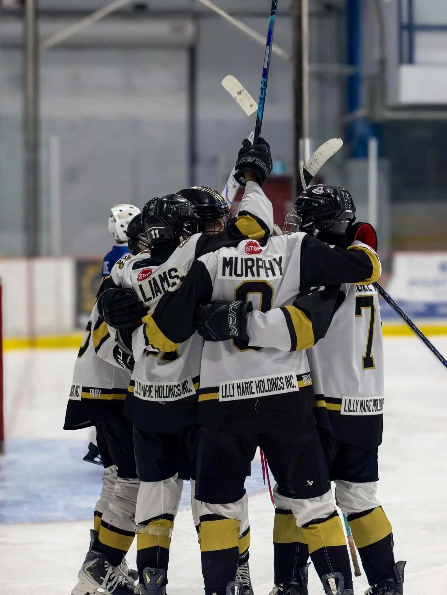 U15A Eagles with a strong performance at provincials 🦅🏒 Such a fun group to capture!