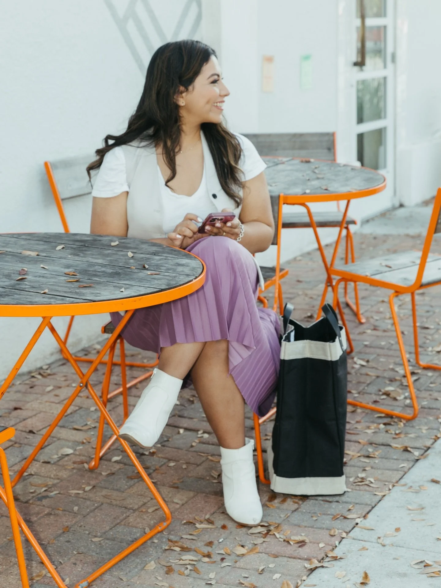 There&rsquo;s just something about Houston Heights 🤍

Tree-lined streets, front porch waves, coffee shops that know your order, and that perfect mix of old homes + new energy. It&rsquo;s slow mornings, sunset walks, and little spots that feel like y